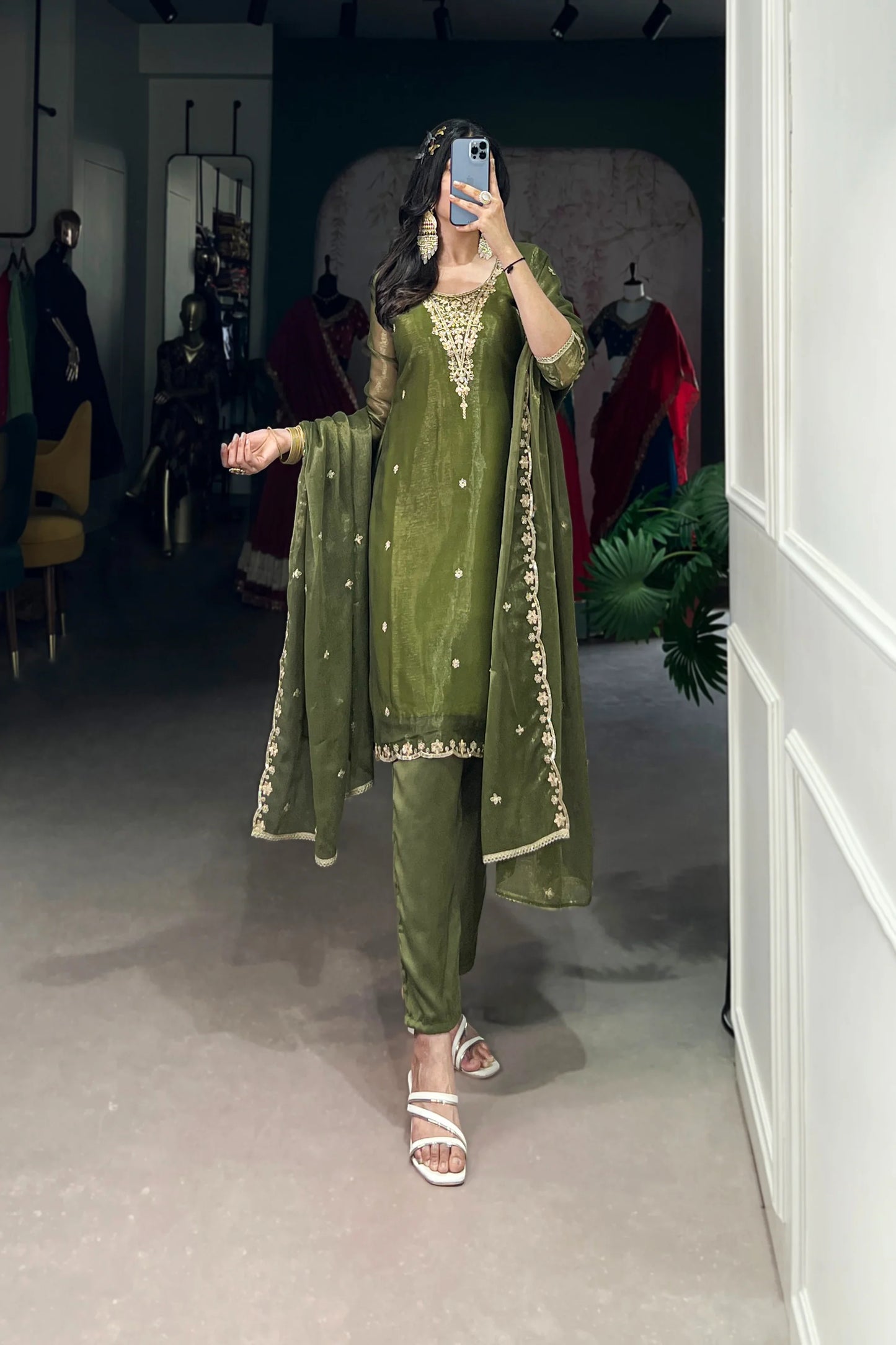 GOLD COIN SEQUANCE AND THREAD EMBROIDERED KURTI PANT WITH DUPATTA(WD176)