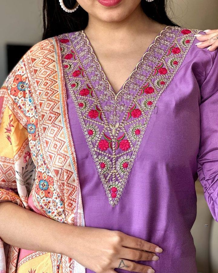 Kurta with hand with Embroidery work detailing on women's printed cotton kurta pant or dupatta set(NFRD461) (01)
