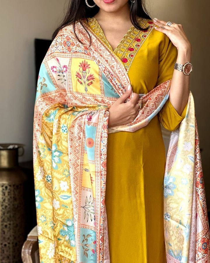 Kurta with hand with Embroidery work detailing on women's printed cotton kurta pant or dupatta set(NFRD461)
