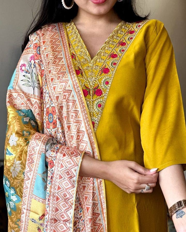 Kurta with hand with Embroidery work detailing on women's printed cotton kurta pant or dupatta set(NFRD461)