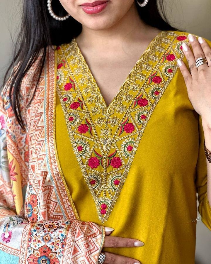 Kurta with hand with Embroidery work detailing on women's printed cotton kurta pant or dupatta set(NFRD461)