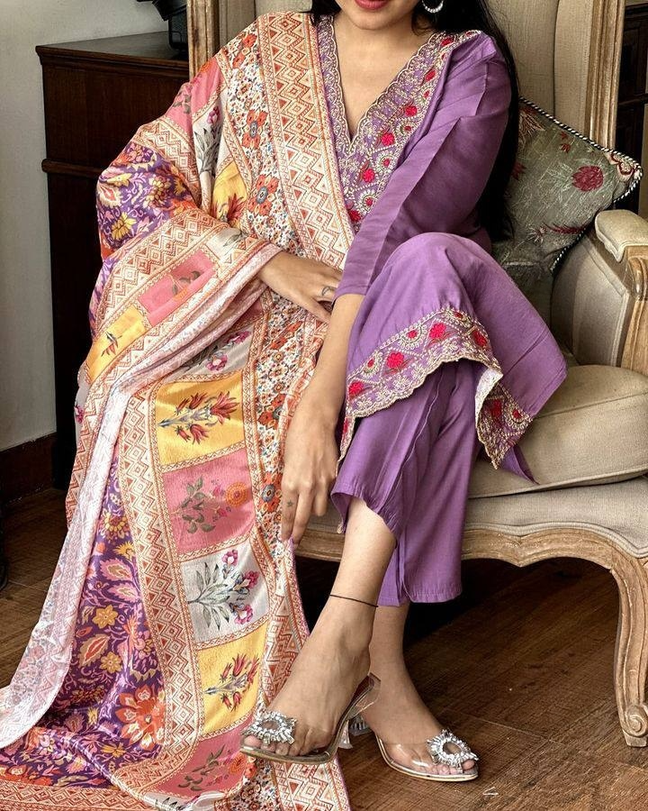 Kurta with hand with Embroidery work detailing on women's printed cotton kurta pant or dupatta set(NFRD461) (01)