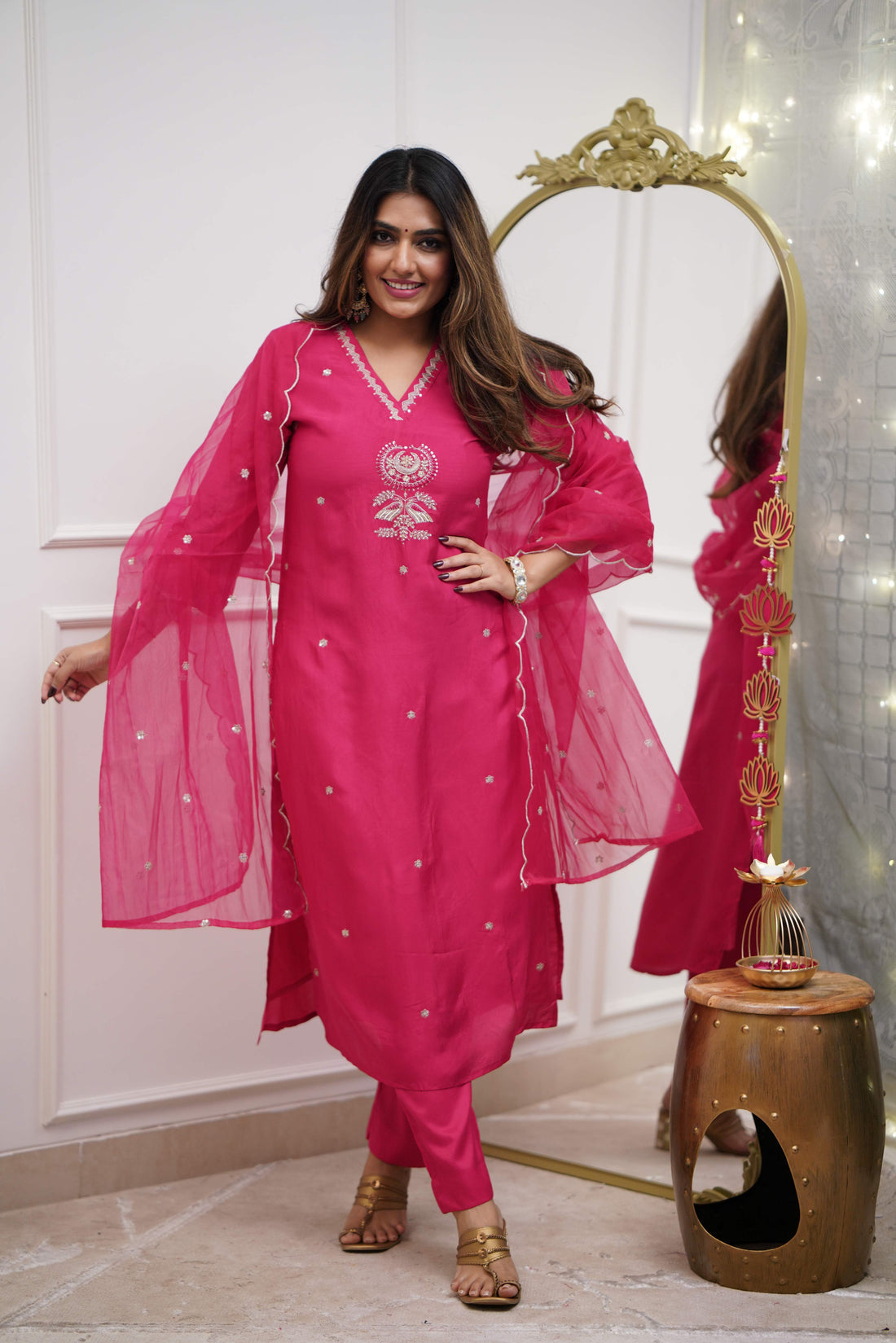 Kurta with hand with Embroidery work detailing on women's printed cotton kurta pant or dupatta set(NFRD467) (01)