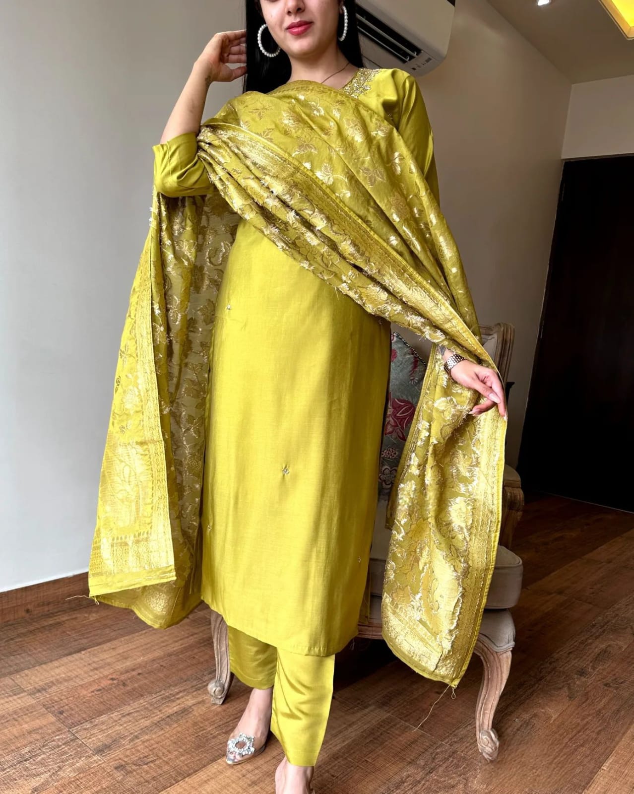 Our Exclusive Collection is here, to add a touch of tradition to your wardrobe(NFRD478) (01)