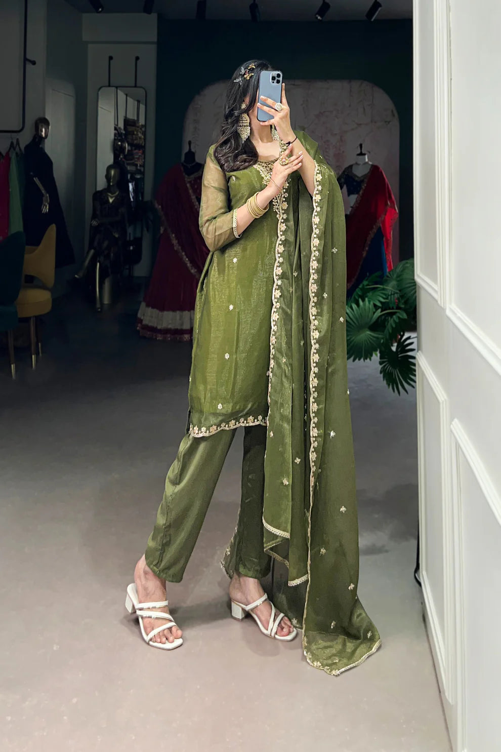GOLD COIN SEQUANCE AND THREAD EMBROIDERED KURTI PANT WITH DUPATTA(WD176)