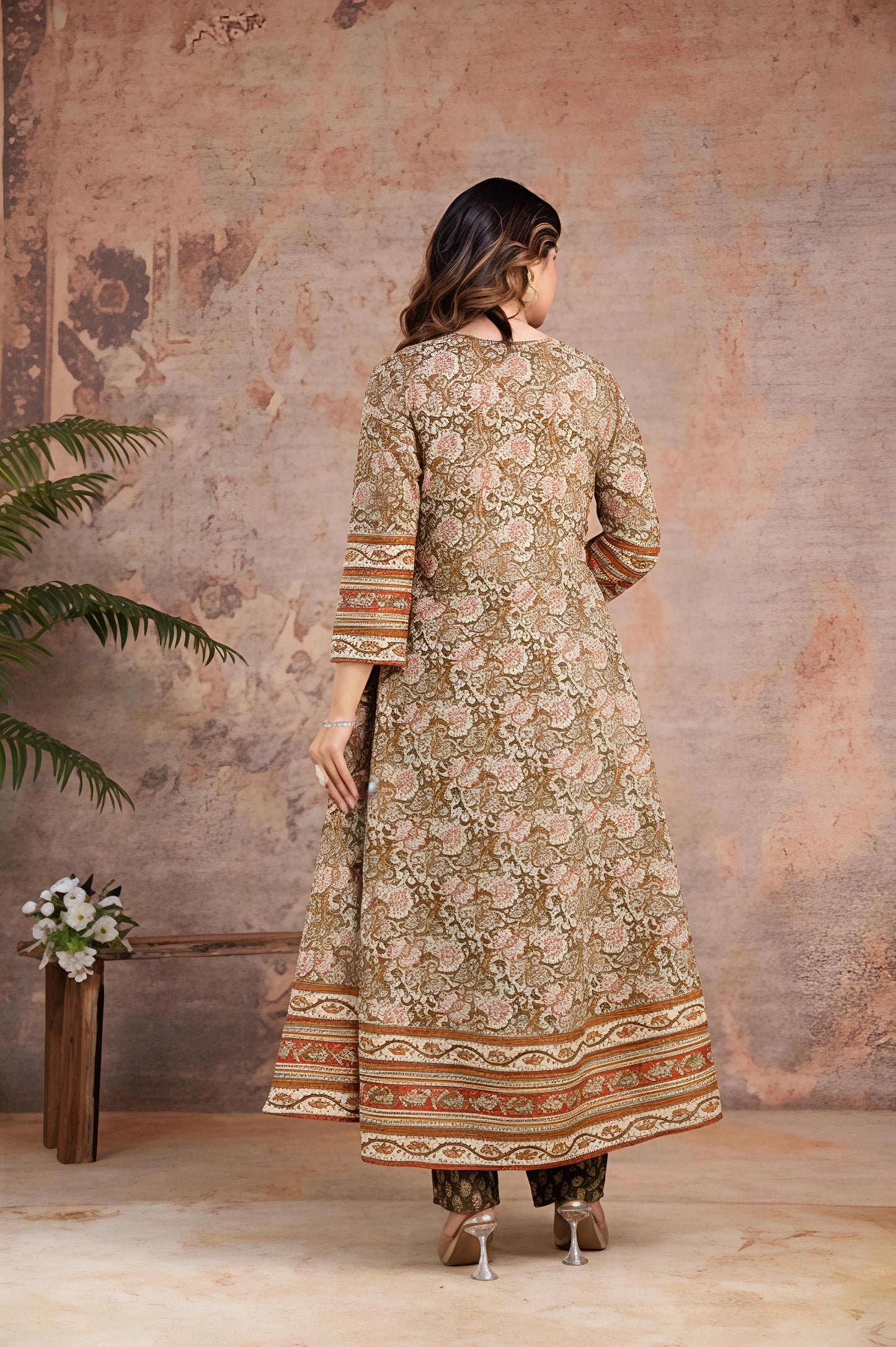 Featuring beautiful Heavy Set which is beautifully decorated All over Handwork🪡on suit and digital print. (SWRK07)