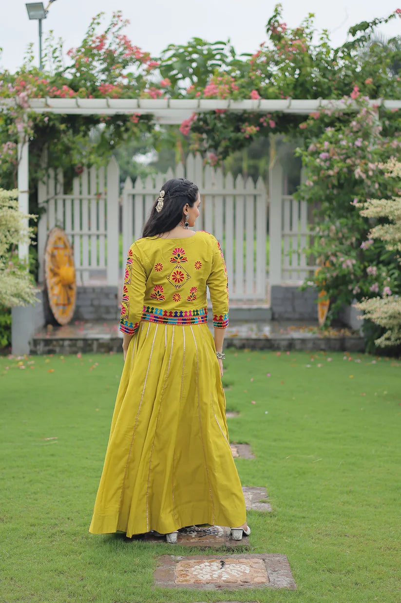 NAVRATRI SPECIAL GAMTHI EMNBROIDERED LEHENGA CHOLI WITH KOTI(WD184) 01
