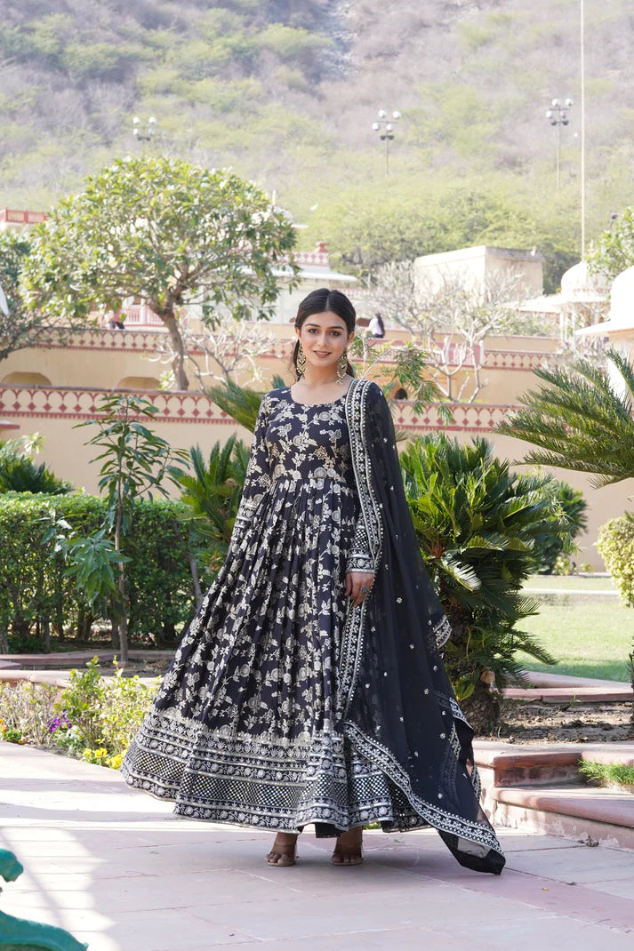 WOMENSAVTAR PREMIUM DESIGNER GOWN