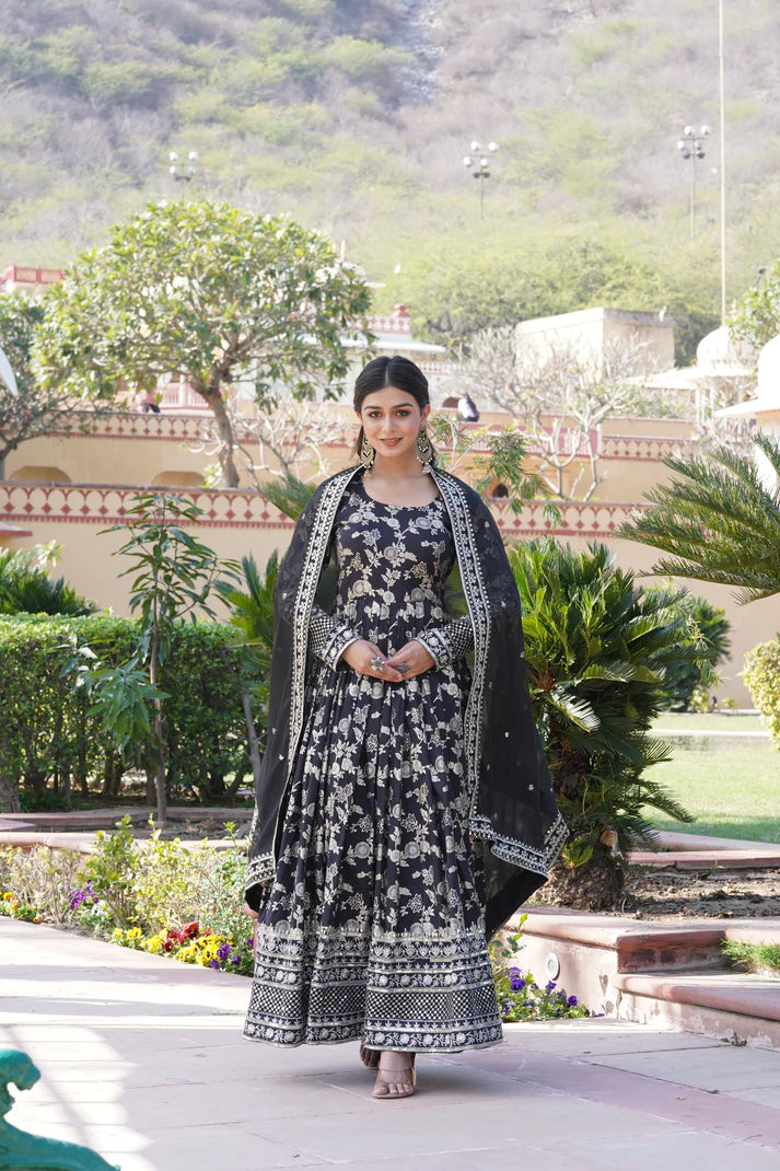 WOMENSAVTAR PREMIUM DESIGNER GOWN