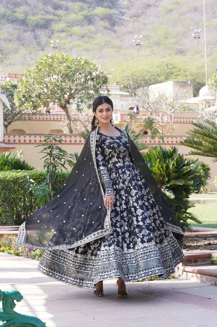 WOMENSAVTAR PREMIUM DESIGNER GOWN