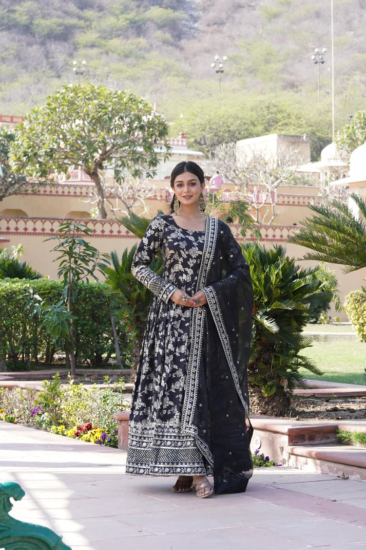 WOMENSAVTAR PREMIUM DESIGNER GOWN