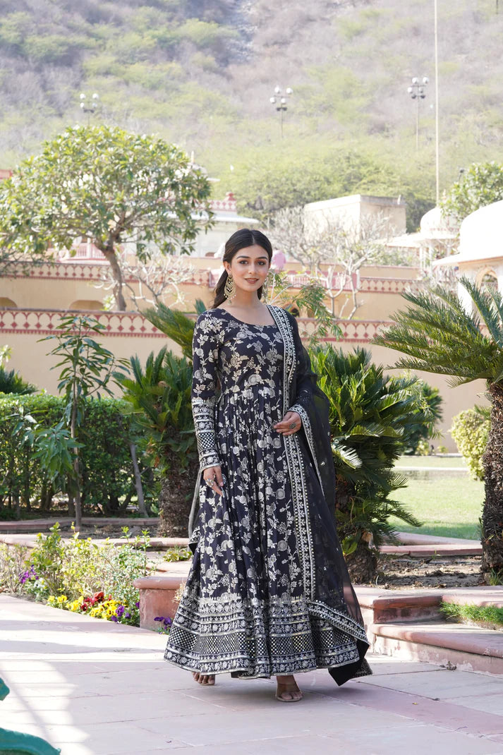 WOMENSAVTAR PREMIUM DESIGNER GOWN