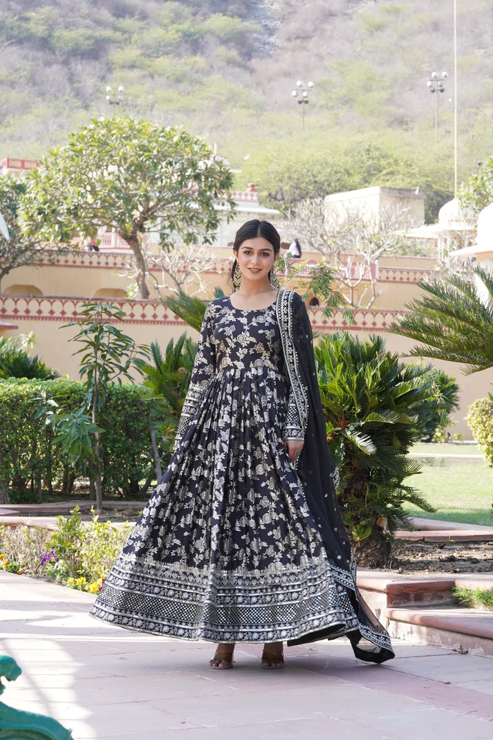 WOMENSAVTAR PREMIUM DESIGNER GOWN