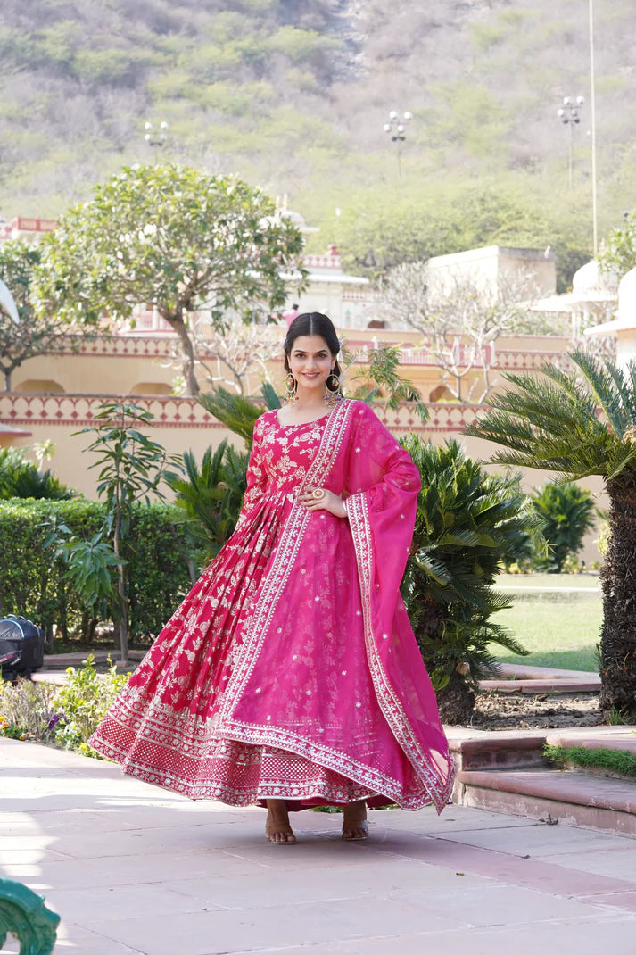 WOMENSAVTAR PREMIUM DESIGNER GOWN
