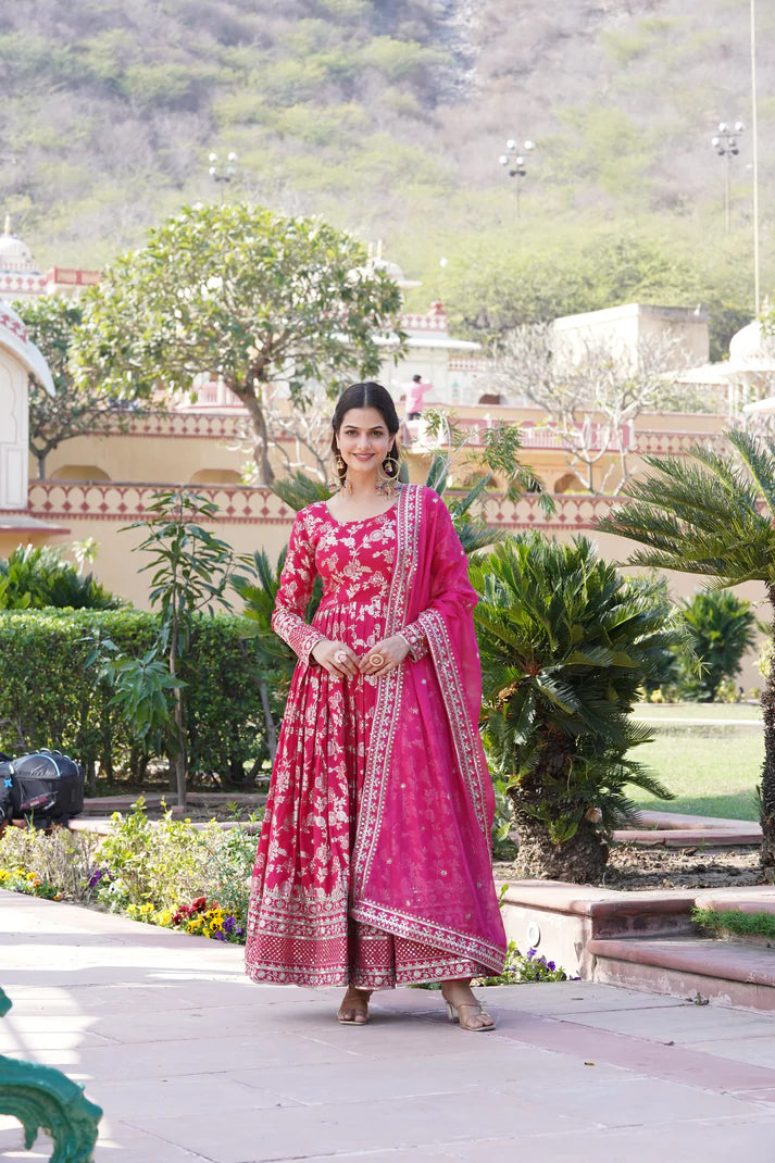 WOMENSAVTAR PREMIUM DESIGNER GOWN