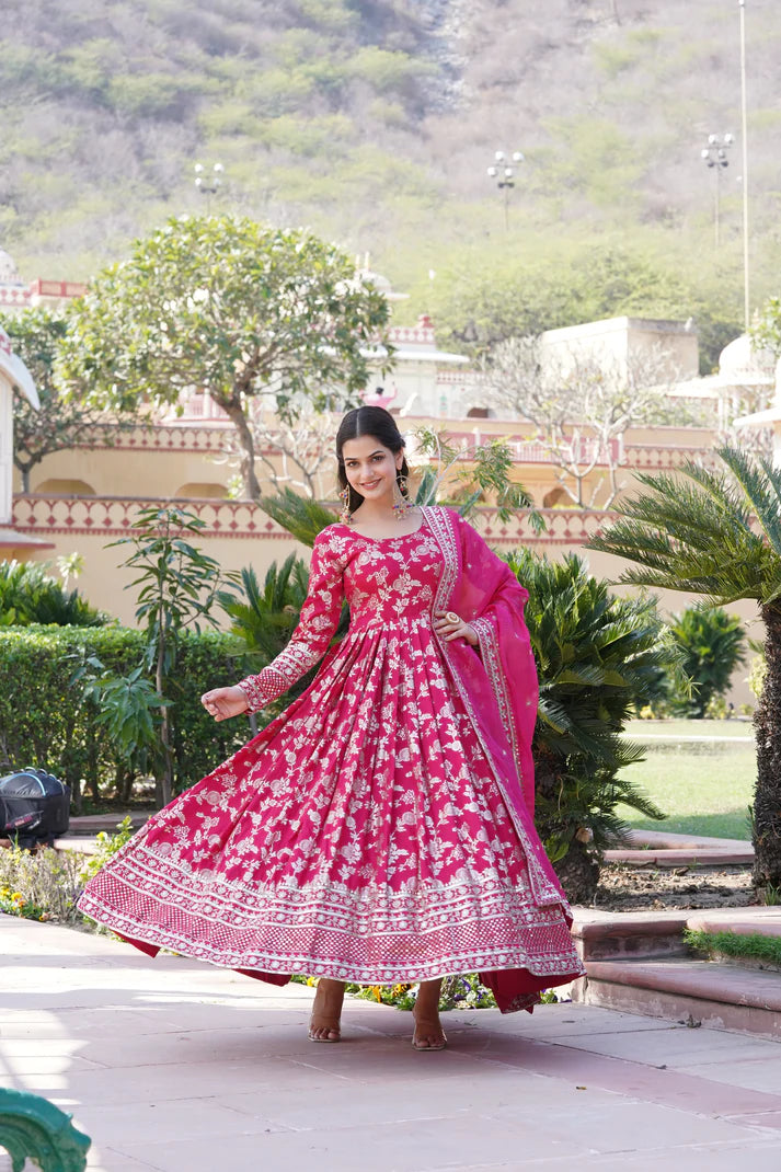 WOMENSAVTAR PREMIUM DESIGNER GOWN