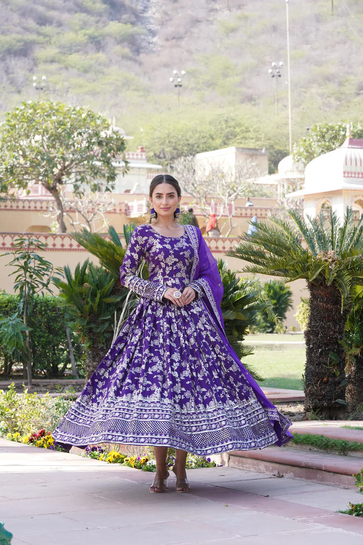 WOMENSAVTAR PREMIUM DESIGNER GOWN