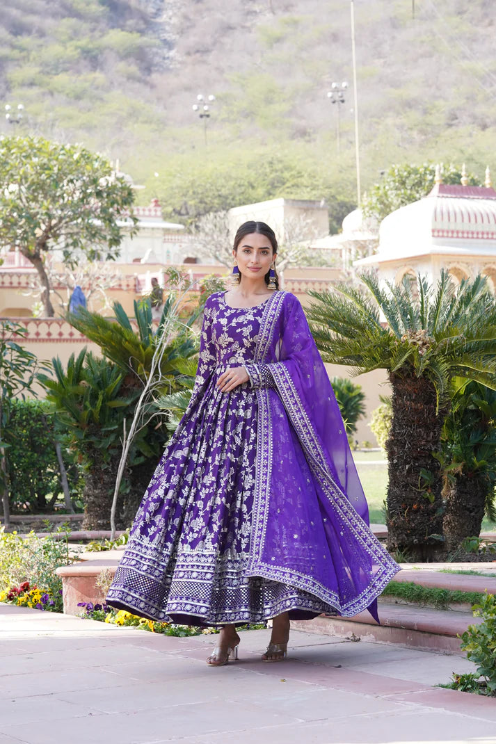 WOMENSAVTAR PREMIUM DESIGNER GOWN