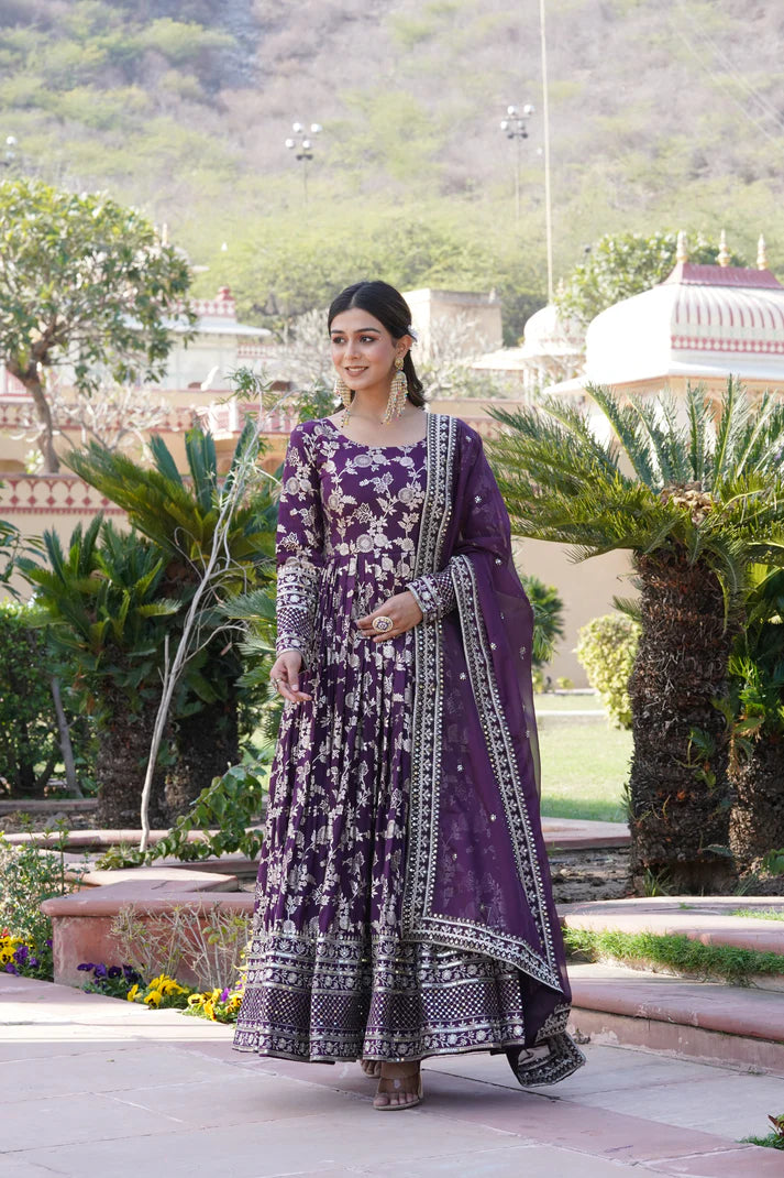 WOMENSAVTAR PREMIUM DESIGNER GOWN