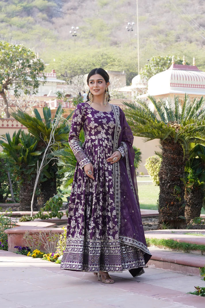 WOMENSAVTAR PREMIUM DESIGNER GOWN