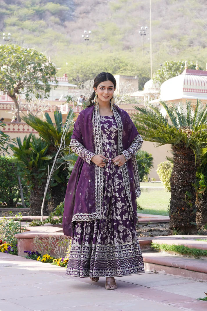 WOMENSAVTAR PREMIUM DESIGNER GOWN