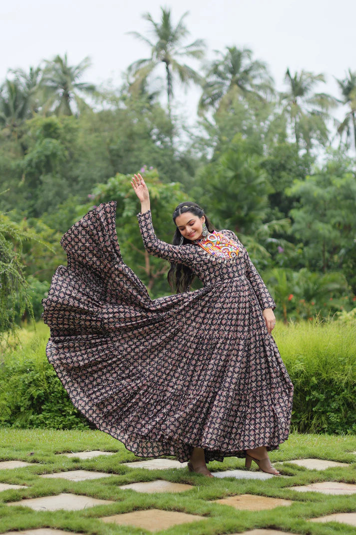 NAVRATRI SPECIAL COTTON GAMTHI PATCH WORK GOWN (WD49)