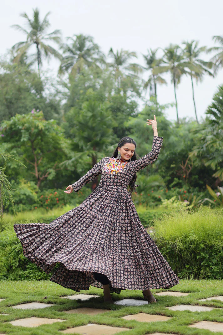 NAVRATRI SPECIAL COTTON GAMTHI PATCH WORK GOWN (WD49)