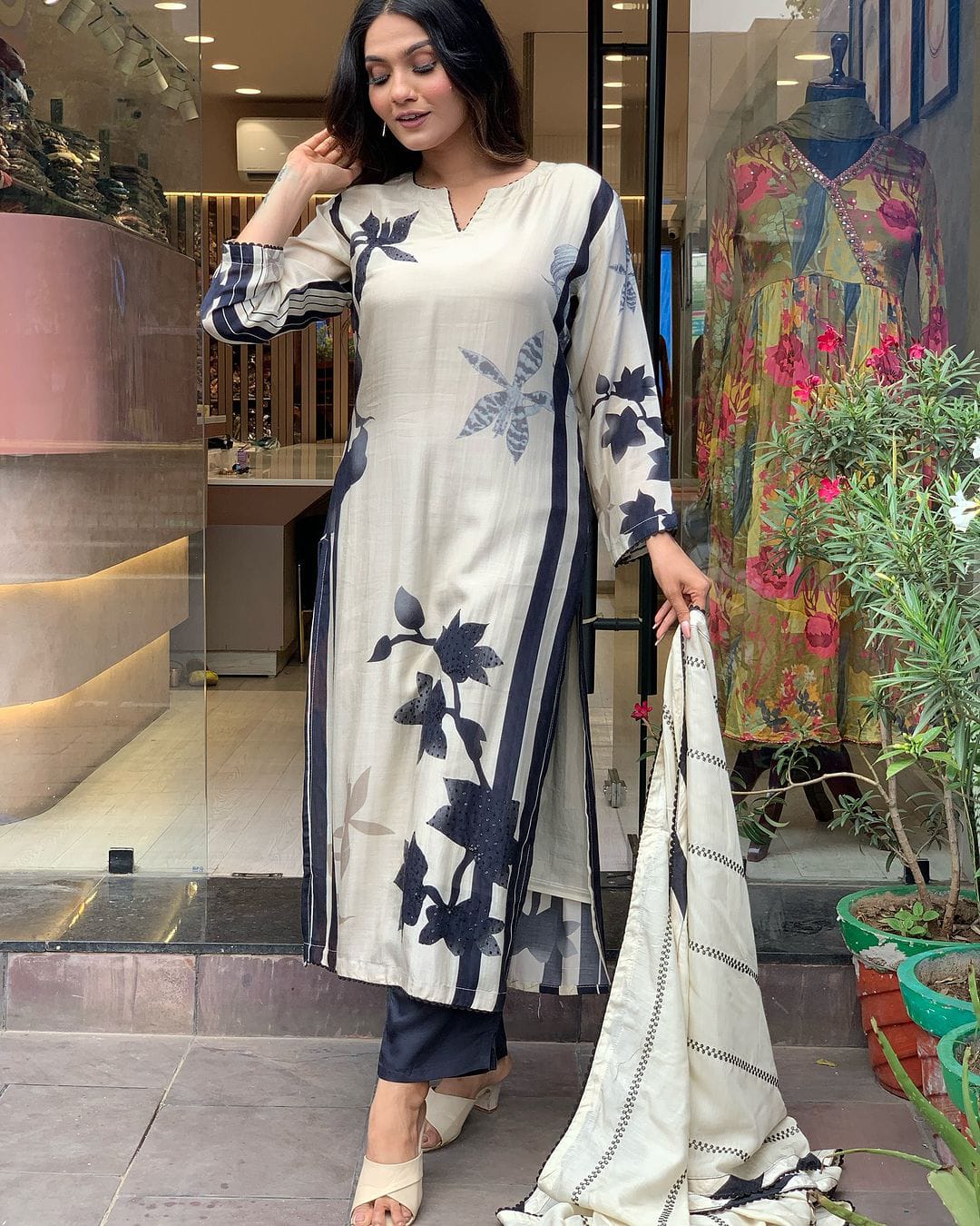 Featuring Fully Elegant Pure Muslin Suit Set Which is Beautifully Decorated With Beautiful Flower Print And Lace Detailing.(WARED14)