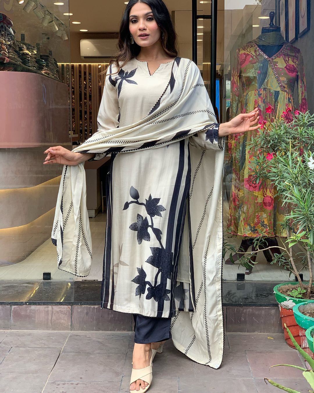 Featuring Fully Elegant Pure Muslin Suit Set Which is Beautifully Decorated With Beautiful Flower Print And Lace Detailing.(WARED14)