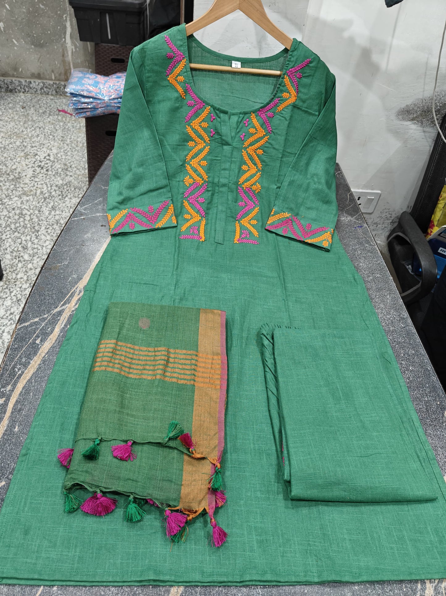 ELEVATE UR STYLE IN OUR CLASSY HANDLOOM EMBROIDERY SET WITH LINEN DUPATTA IS PERFECT FOR ALL OCCASIONS(WARED254)