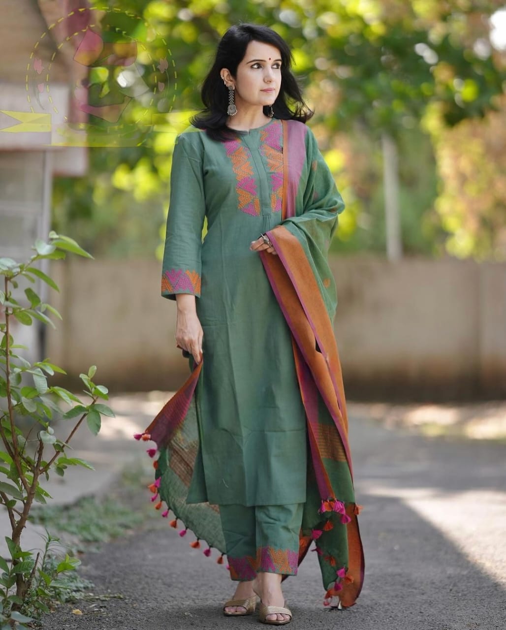 ELEVATE UR STYLE IN OUR CLASSY HANDLOOM EMBROIDERY SET WITH LINEN DUPATTA IS PERFECT FOR ALL OCCASIONS(WARED254)