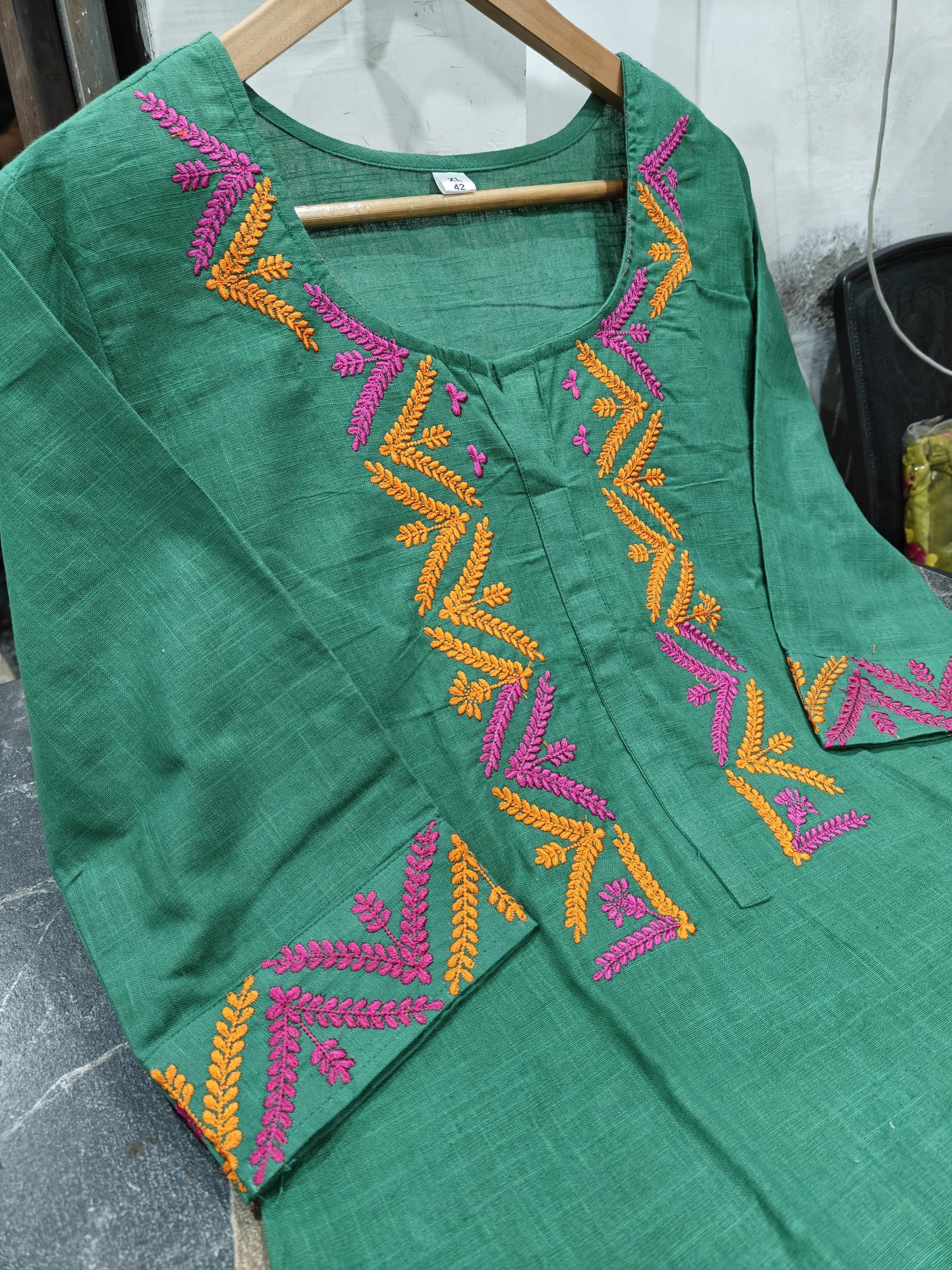 ELEVATE UR STYLE IN OUR CLASSY HANDLOOM EMBROIDERY SET WITH LINEN DUPATTA IS PERFECT FOR ALL OCCASIONS(WARED254)