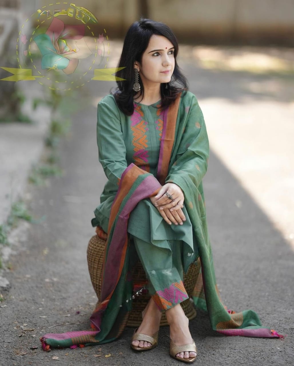 ELEVATE UR STYLE IN OUR CLASSY HANDLOOM EMBROIDERY SET WITH LINEN DUPATTA IS PERFECT FOR ALL OCCASIONS(WARED254)