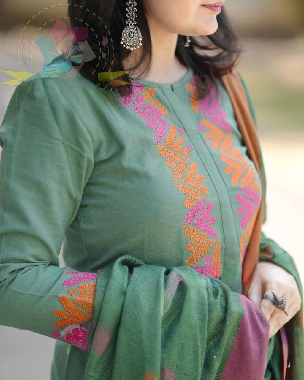 ELEVATE UR STYLE IN OUR CLASSY HANDLOOM EMBROIDERY SET WITH LINEN DUPATTA IS PERFECT FOR ALL OCCASIONS(WARED254)