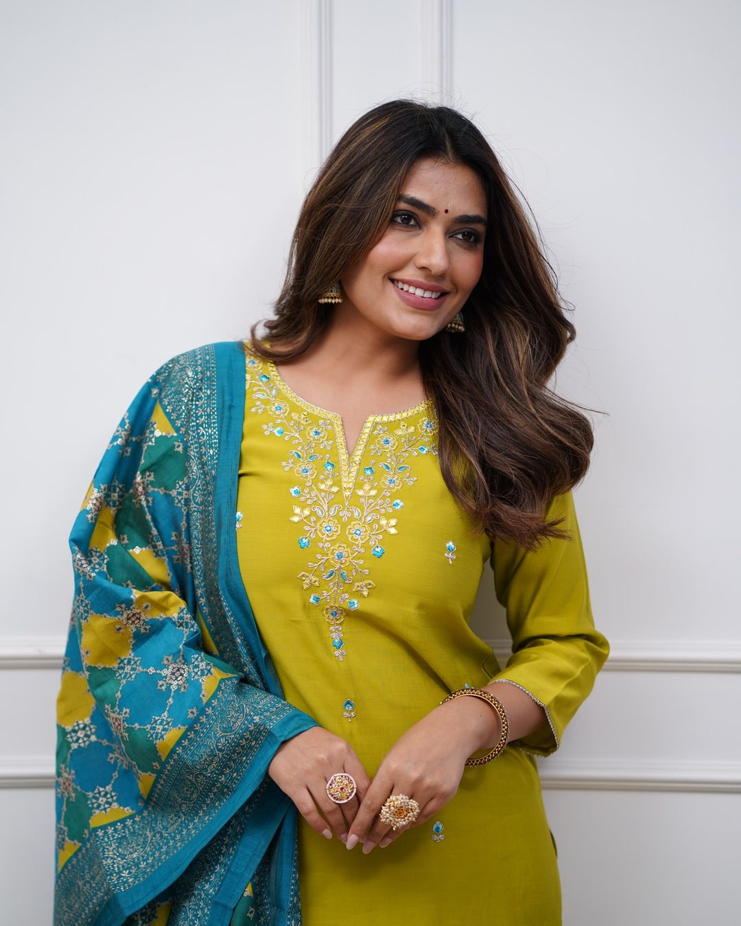Beautiful Rayon Slub Fabric Kurti With Zari Embroidery + Foil Mirror Work Yoke + Lace Detailing Paired With Pant And Chanderi Silk Digital Print Dupatta☺️ 🫶🏻💃 (WARED223)
