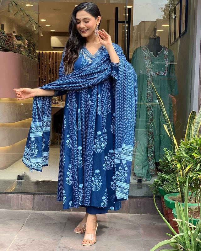 Enjoy your festival 🌞with our Very Beautiful 3ps Set For Anarkali suit 🪡 🪡 🪡 🌸.(WARED243)