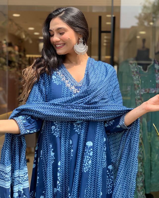 Enjoy your festival 🌞with our Very Beautiful 3ps Set For Anarkali suit 🪡 🪡 🪡 🌸.(WARED243)