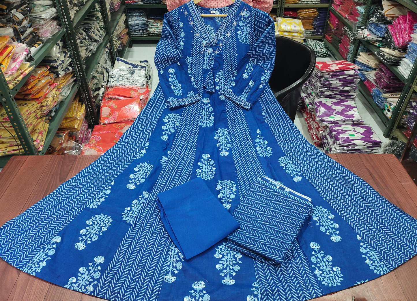 Enjoy your festival 🌞with our Very Beautiful 3ps Set For Anarkali suit 🪡 🪡 🪡 🌸.(WARED243)