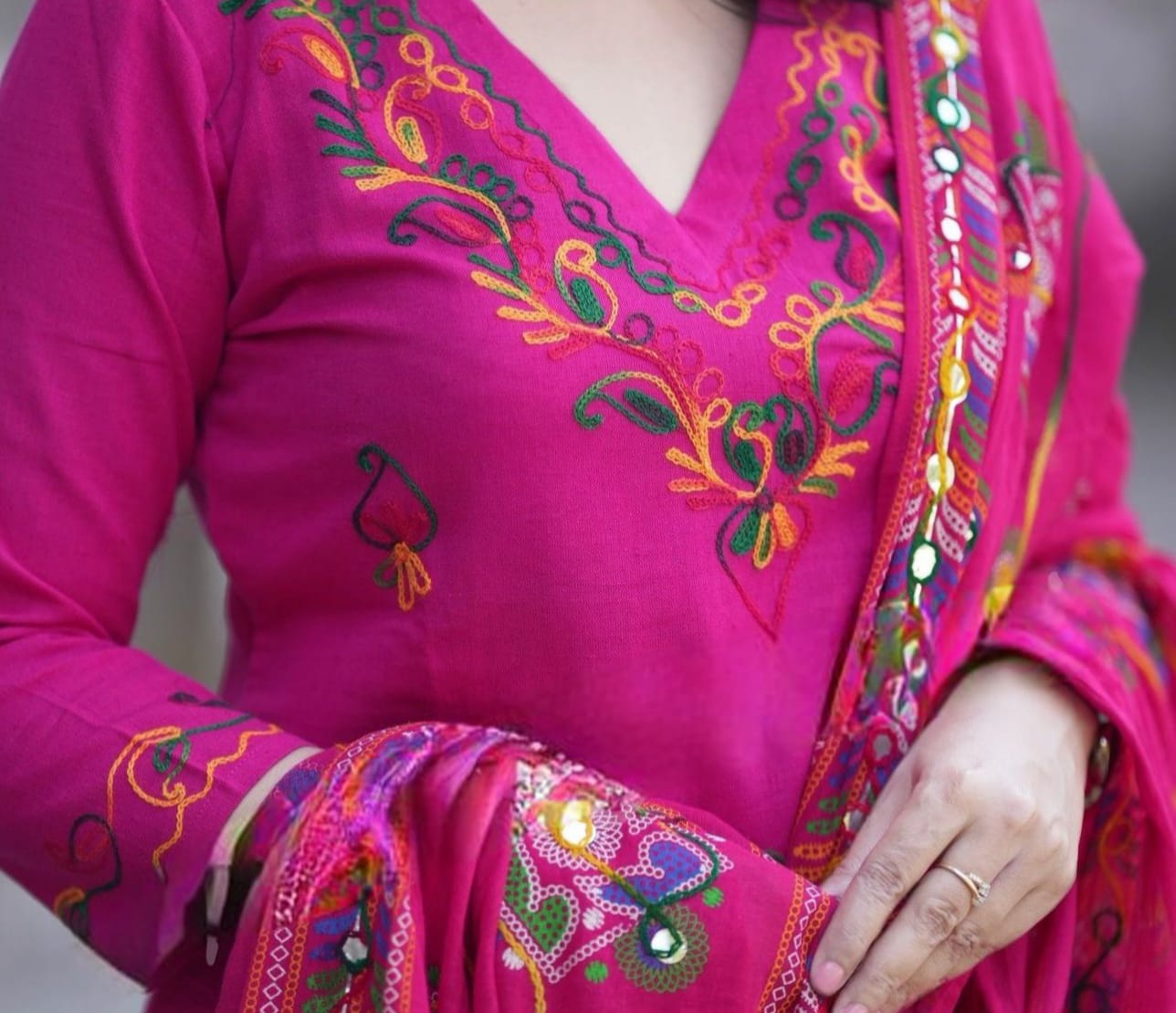 Look straight out of a dreamy movie set as you turn around and walk in this elegant flaired suit ! The perfect of traditional wear(WARED210)