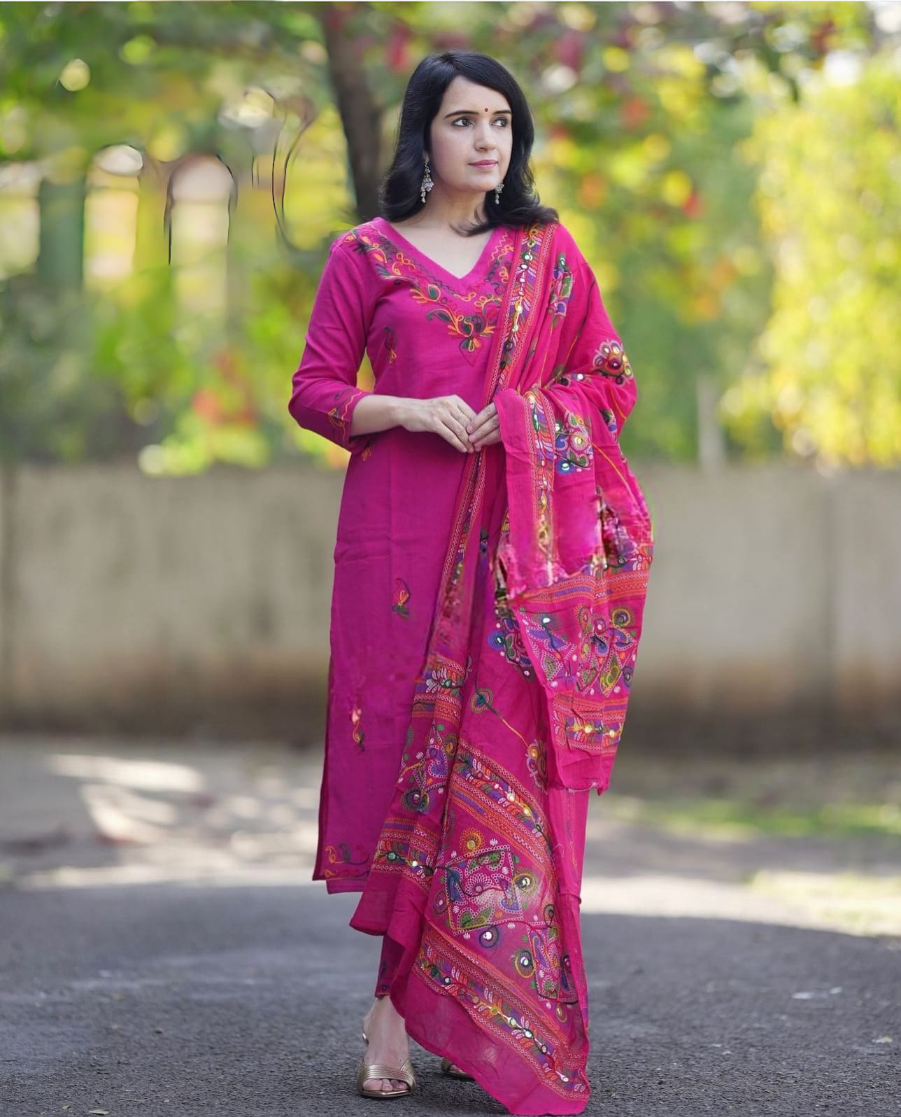 Look straight out of a dreamy movie set as you turn around and walk in this elegant flaired suit ! The perfect of traditional wear(WARED210)