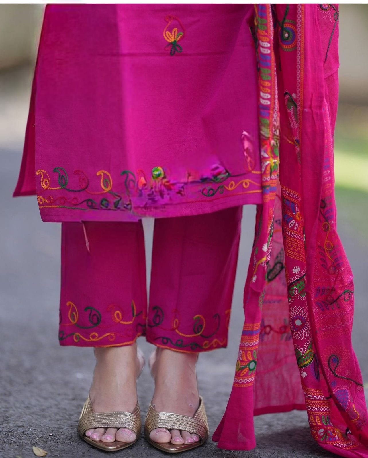 Look straight out of a dreamy movie set as you turn around and walk in this elegant flaired suit ! The perfect of traditional wear(WARED210)