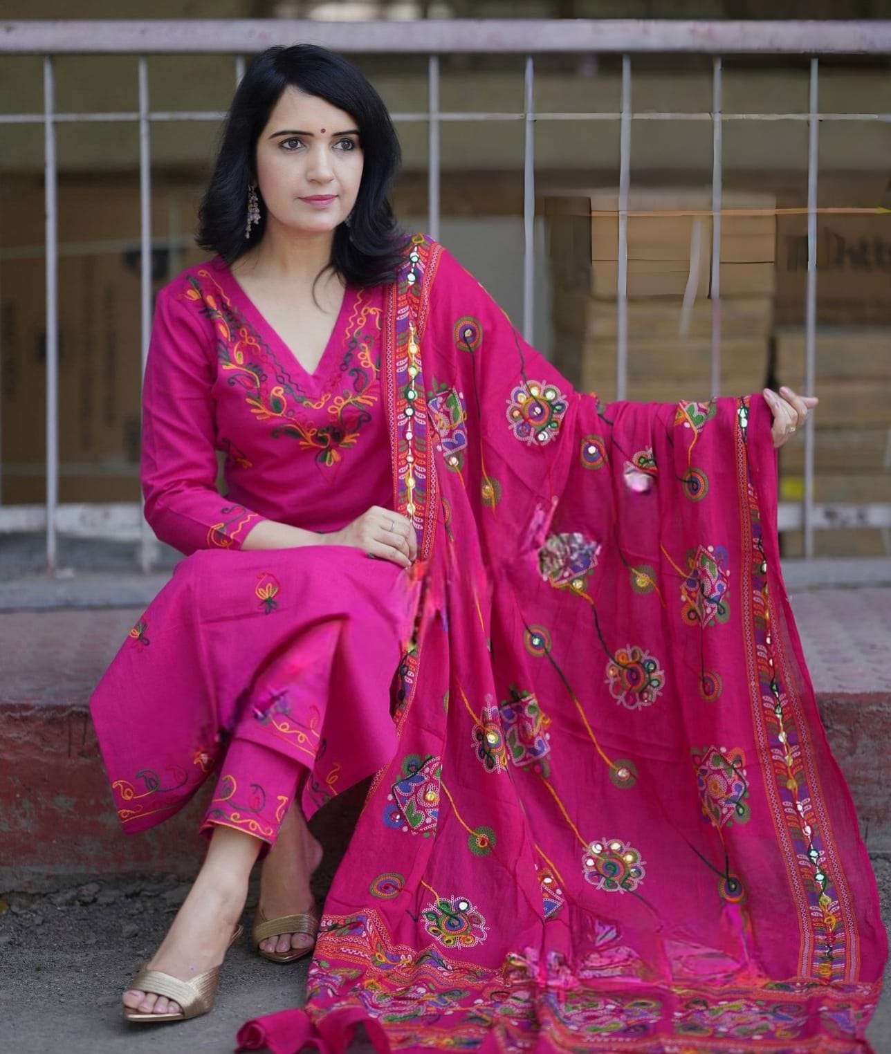 Look straight out of a dreamy movie set as you turn around and walk in this elegant flaired suit ! The perfect of traditional wear(WARED210)