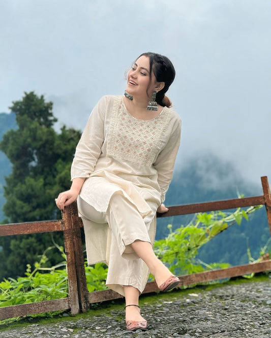 π Classy Cotton Flex Off-White Kurta With Embroidered Yoke πππ(SWCD46)