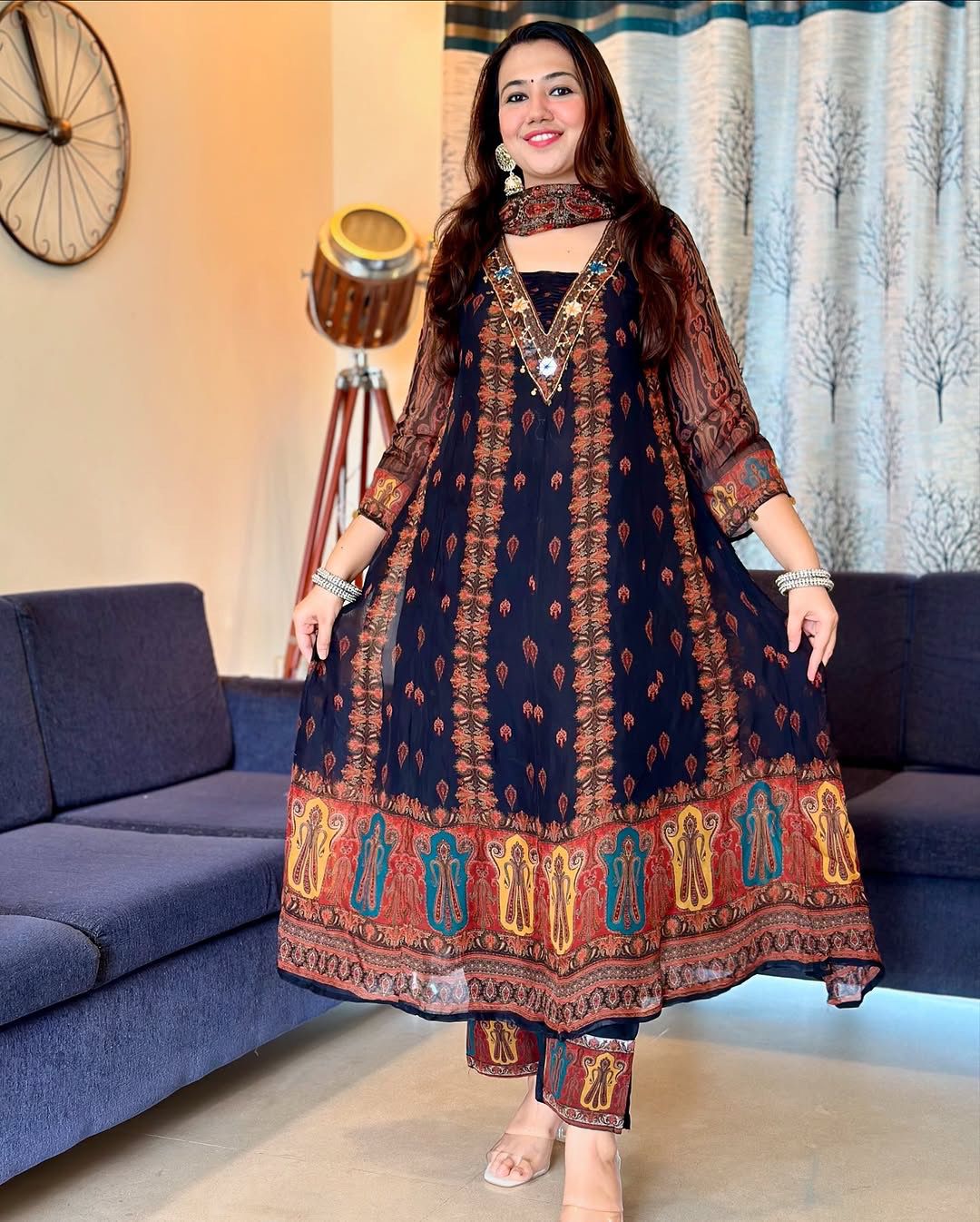 Beautiful pure premium chiffon digital printed Anarkali set with handwork on neck it has attached lining paired up with santoon slik pant and Organza digital printed dupatta sets(WARED18)