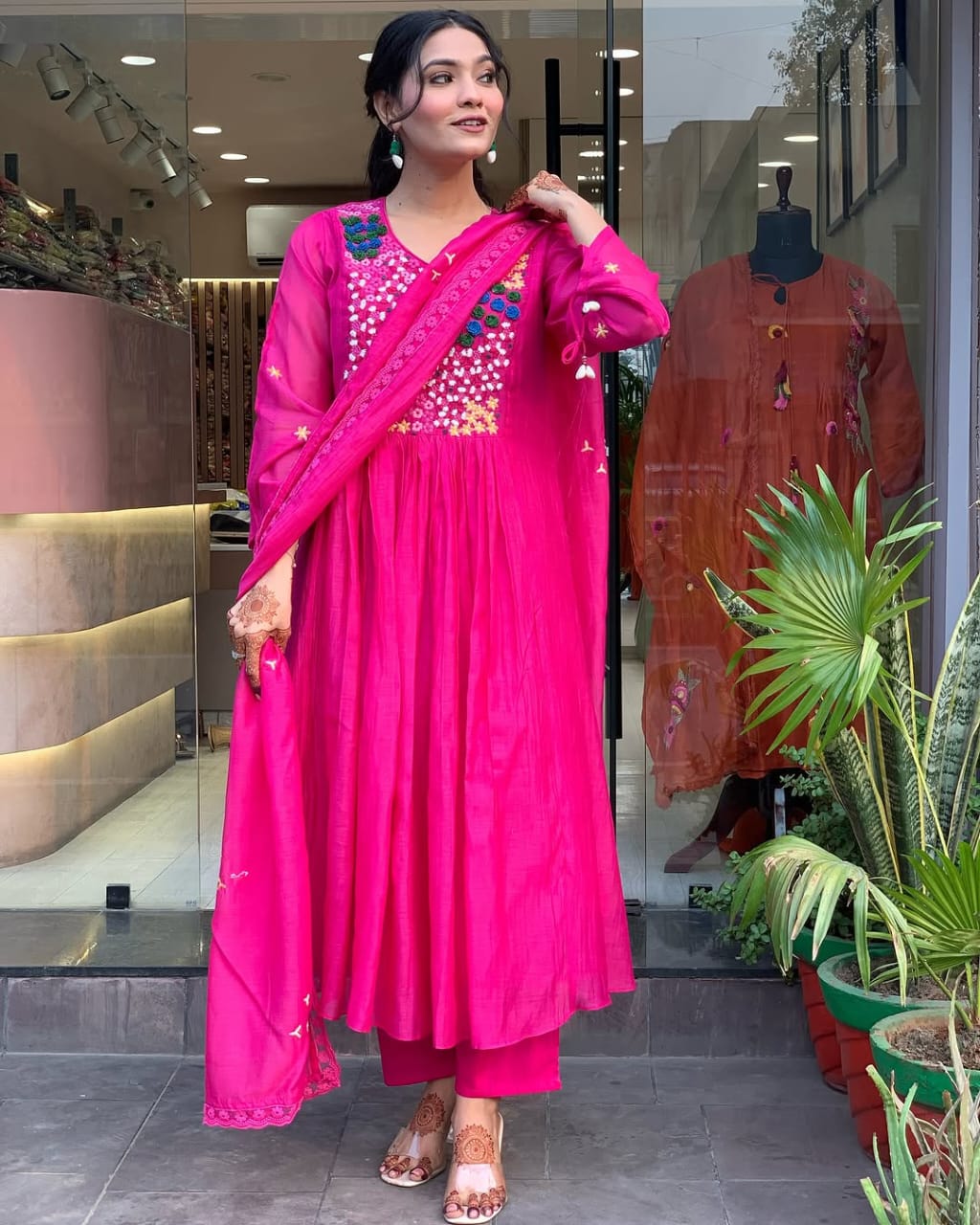 Pure Cotton60-60 super dyeing kurta with beautiful emb neck yoke selves. cotton pant with emb full malmal dupatta. (WARED89)