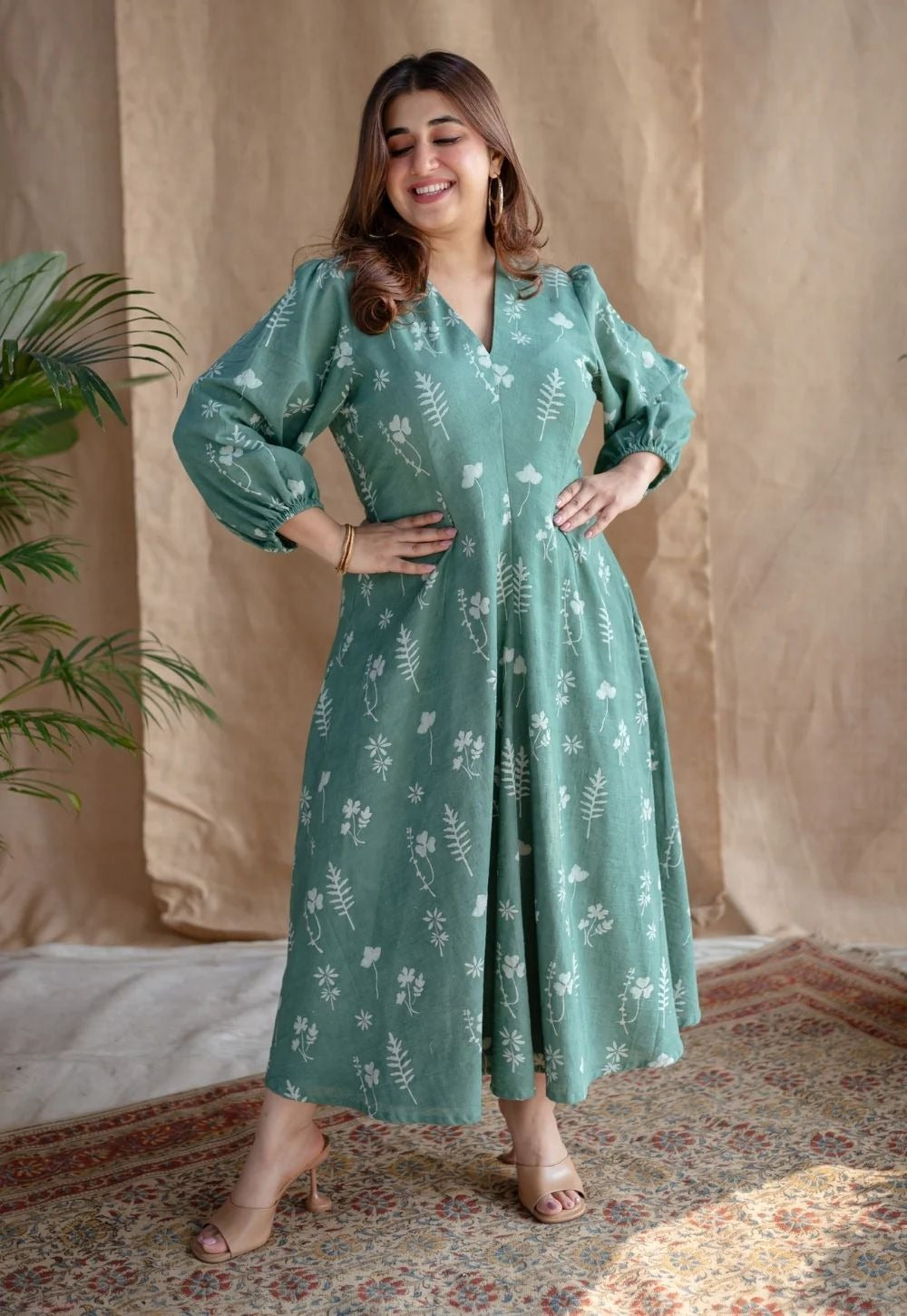 💕💝🦋🥰 look stylish and walk in comfort with our New multi flower Midi with stylish puff slavees set perfect for your wardrobe ☺️ 🫶🏻 (WACD39)