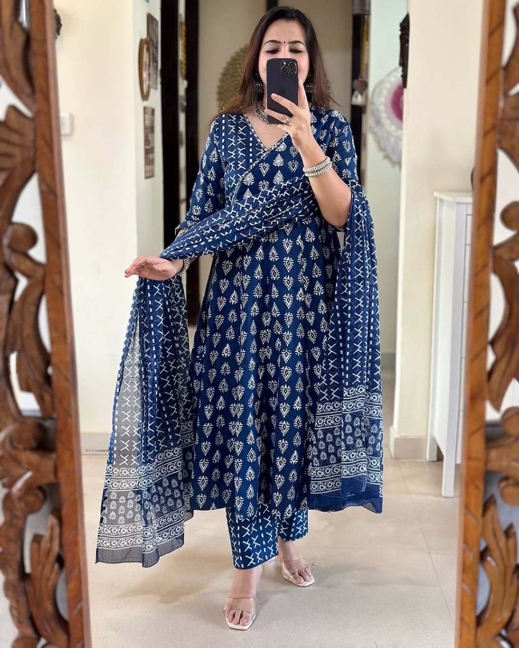 Look straight out of a dreamy movie set as ;you turn around and walk in this Angrakha suit ! The perfect of traditional wear ;(WARED48)