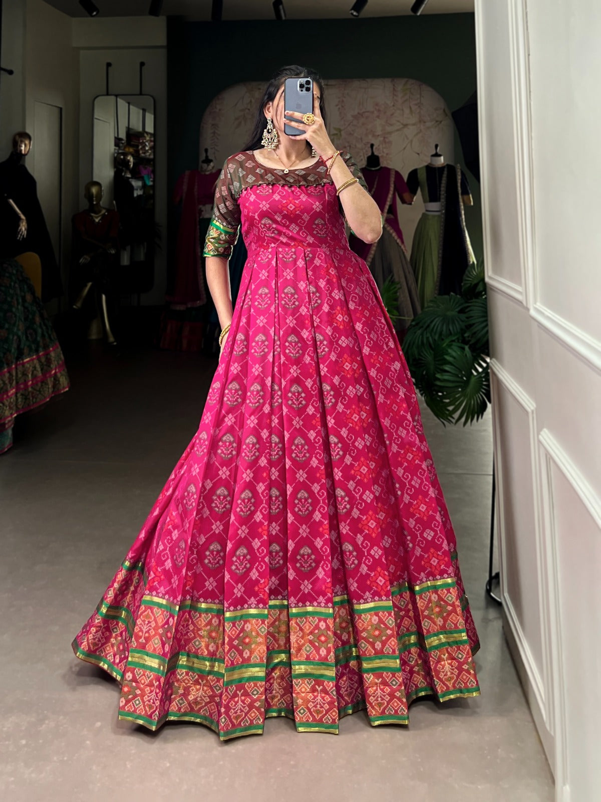🌷Kanjivaram Gown🌷 Patola prints for the modern muse. 🪸