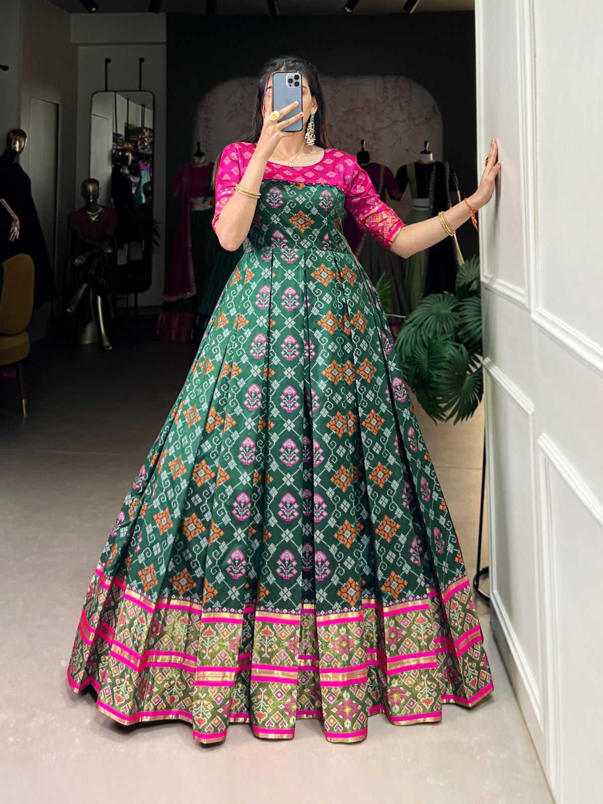 🌷Kanjivaram Gown🌷 Patola prints for the modern muse. 🪸