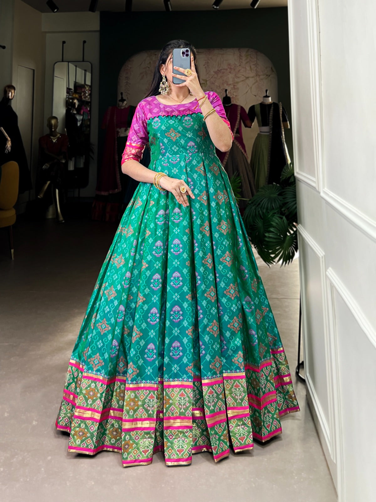 🌷Kanjivaram Gown🌷 Patola prints for the modern muse. 🪸